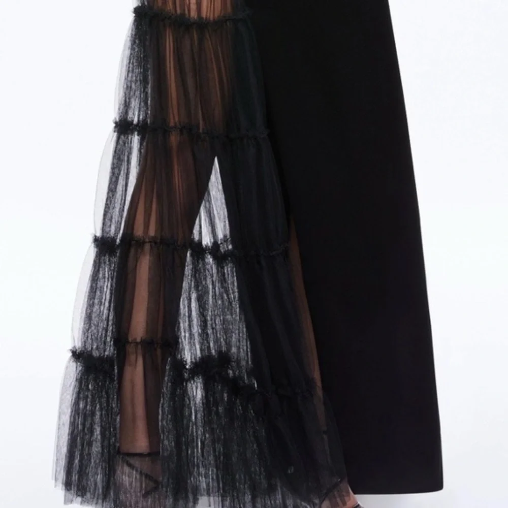 Elegant Black Halter Dress - Picture 5 of 5